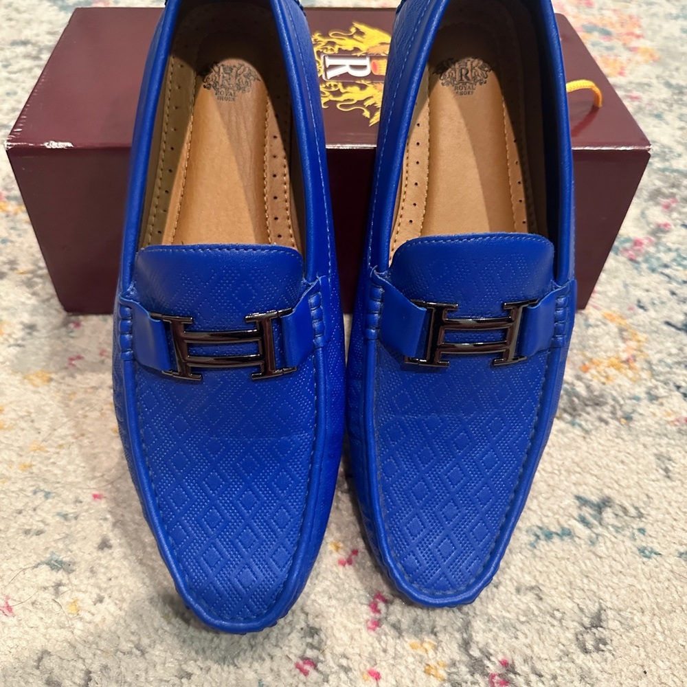 Royal Shoes. Size 11. Worn once for Prom.